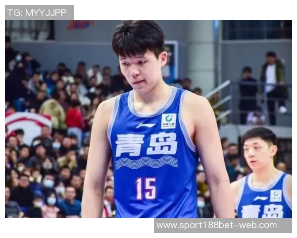 杨瀚森在对手突破时如陷泥潭提升移动速度是他亟需解决的问题 杨瀚森在对手突破时如陷泥潭提升移动速度是他亟需解决的问题