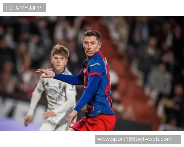 马卡电台报道莱万将在37岁时与巴萨不续约离队已成定局 马卡电台报道莱万将在37岁时与巴萨不续约离队已成定局